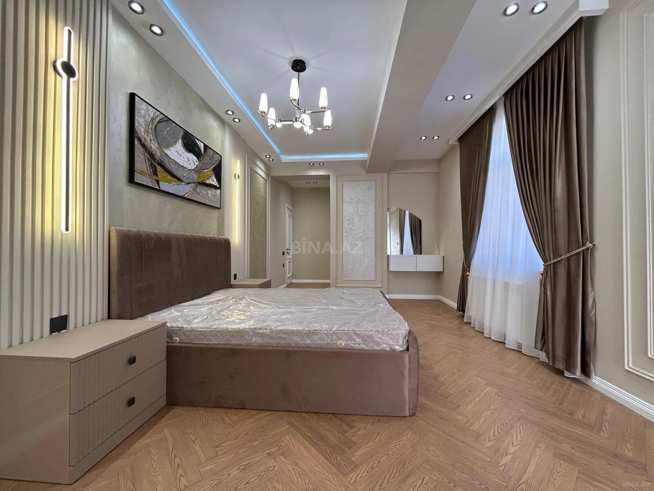 Satılır 4 otaqlı mənzil 137 m²