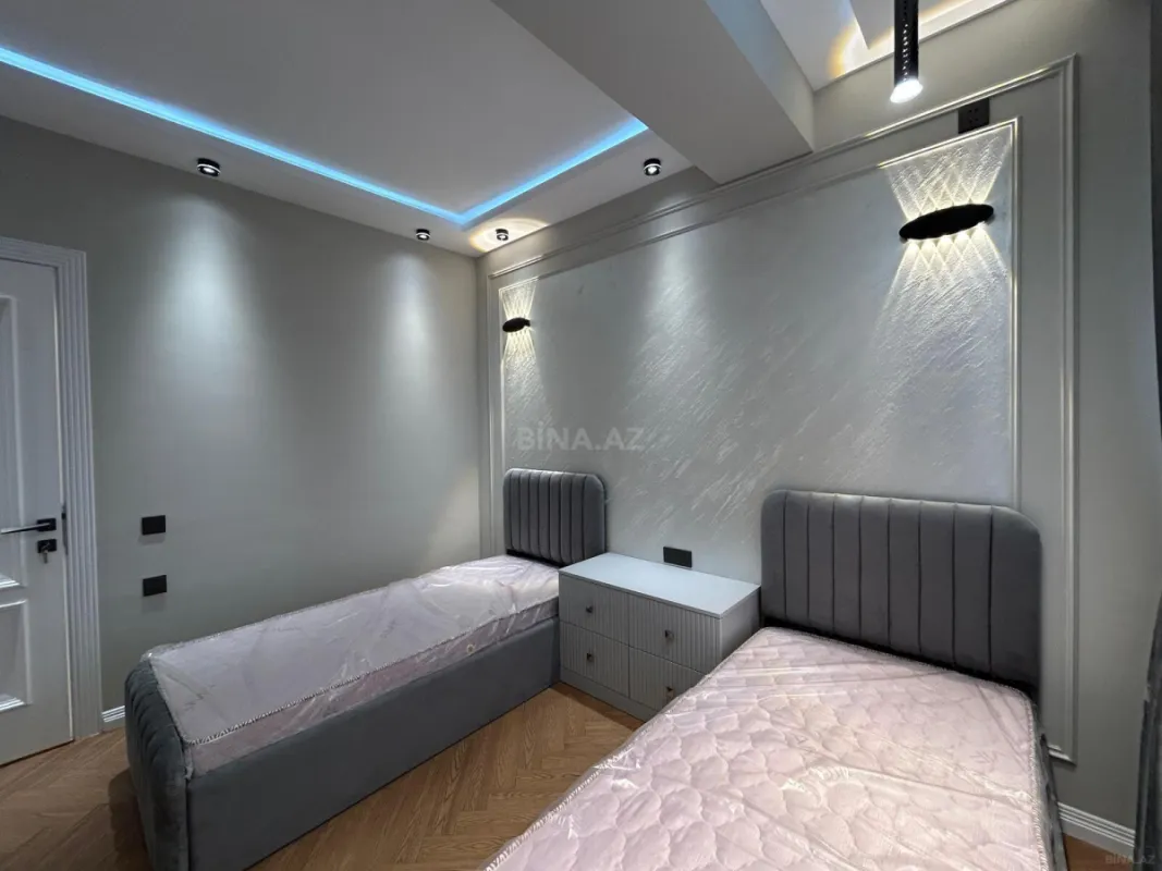 Satılır 4 otaqlı mənzil 137 m²