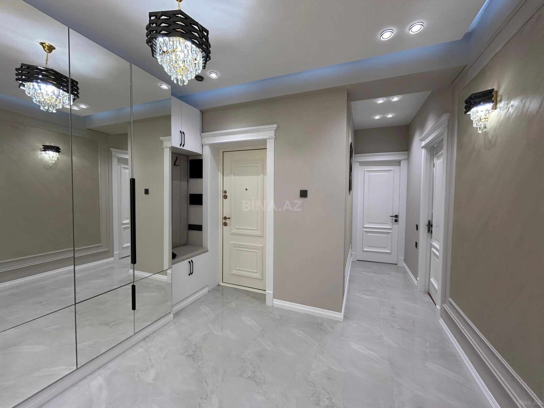 Satılır 4 otaqlı mənzil 137 m²