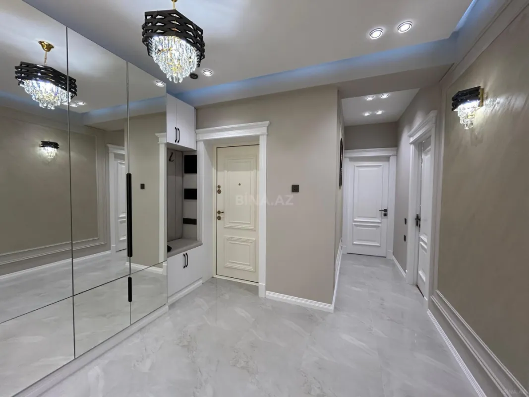 Satılır 4 otaqlı mənzil 137 m²