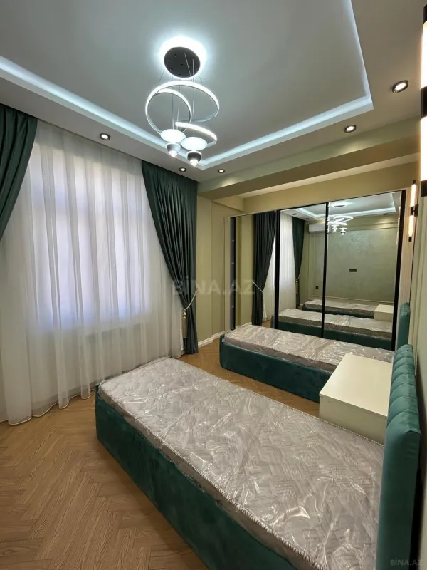 Satılır 4 otaqlı mənzil 137 m²