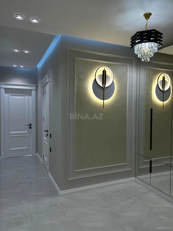 Satılır 4 otaqlı mənzil 137 m²