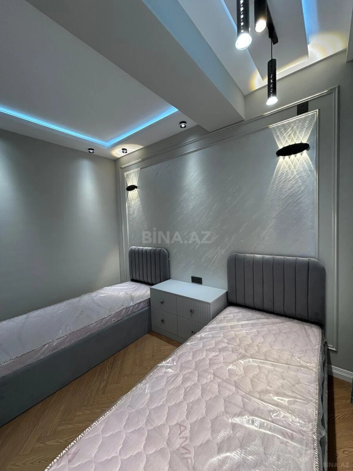 Satılır 4 otaqlı mənzil 137 m²