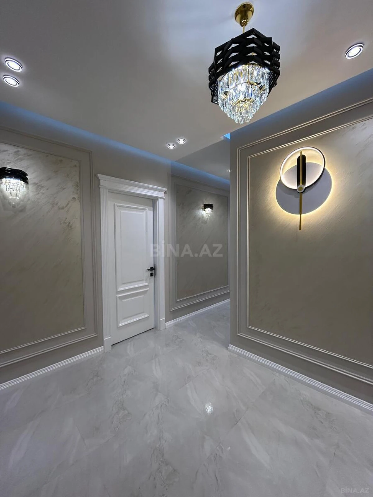 Satılır 4 otaqlı mənzil 137 m²