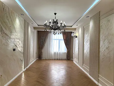 Satılır 4 otaqlı mənzil 137 m²