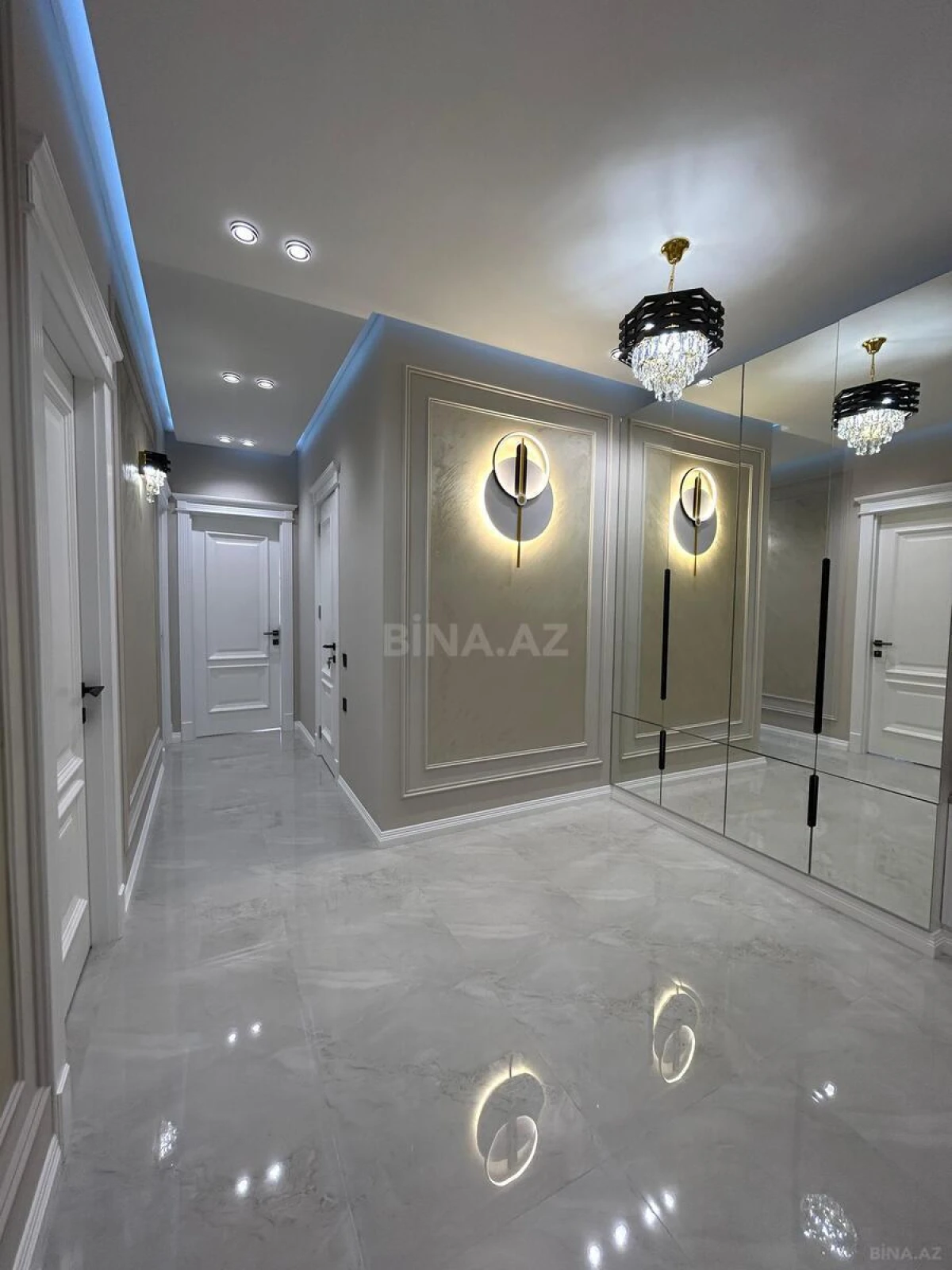 Satılır 4 otaqlı mənzil 137 m²