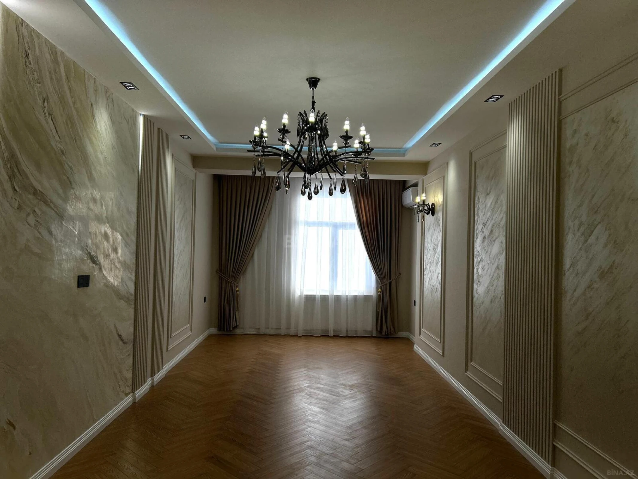 Satılır 4 otaqlı mənzil 137 m²