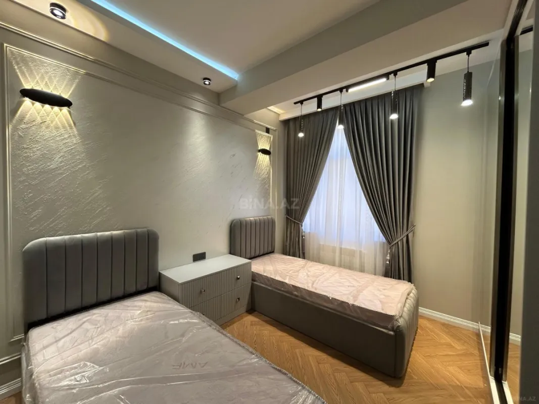 Satılır 4 otaqlı mənzil 137 m²