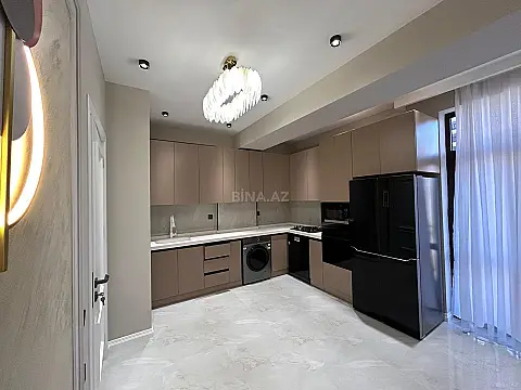 Satılır 4 otaqlı mənzil 137 m²
