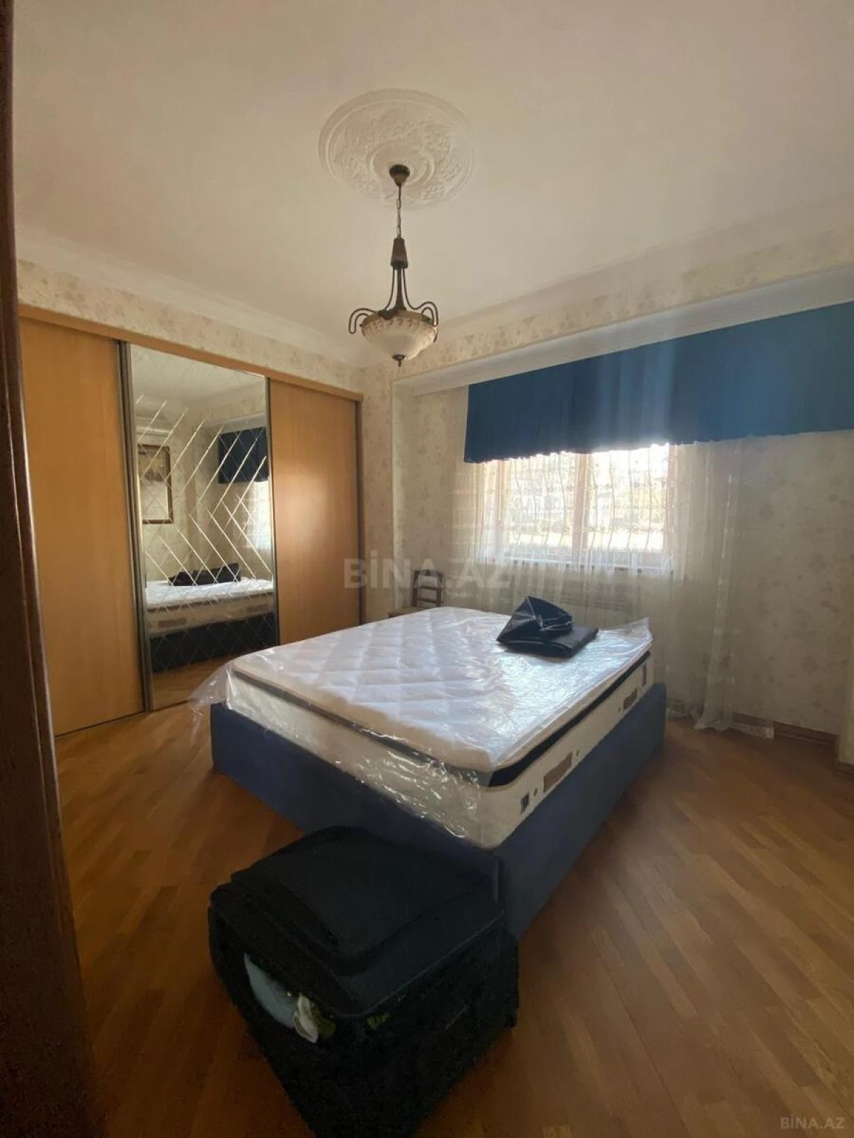 Satılır 3 otaqlı mənzil 160 m²