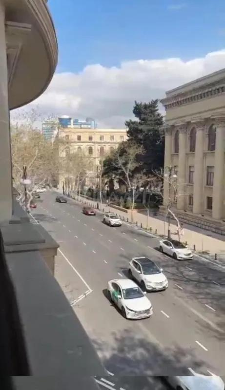 Satılır 3 otaqlı mənzil 160 m²