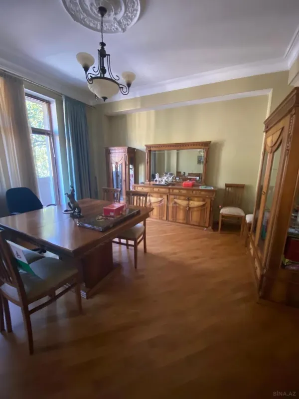 Satılır 3 otaqlı mənzil 160 m²