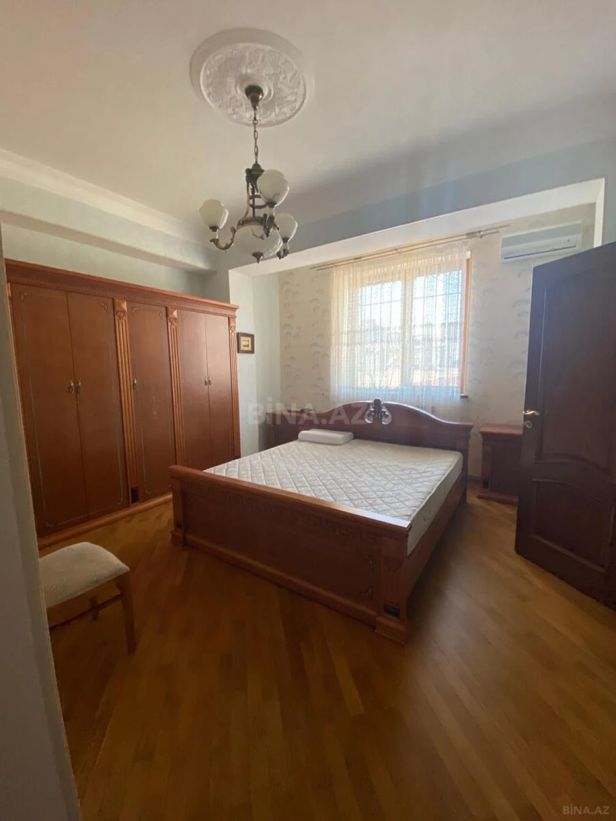 Satılır 3 otaqlı mənzil 160 m²
