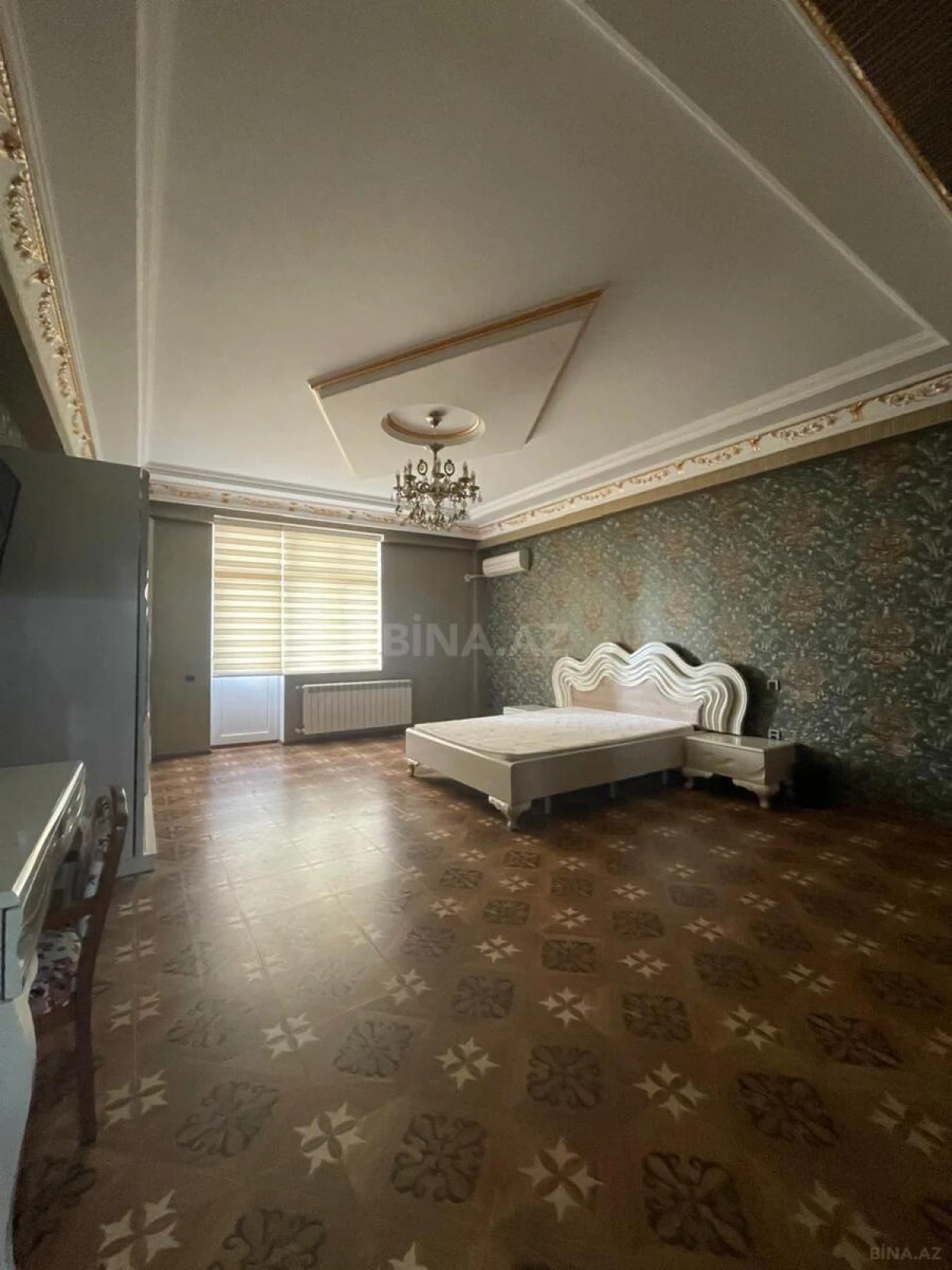 Satılır 4 otaqlı mənzil 220 m²