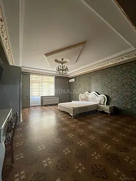 Satılır 4 otaqlı mənzil 220 m²