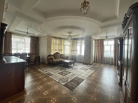 Satılır 4 otaqlı mənzil 220 m² — Bakı, Nizami 4 otaq 220.00 m²