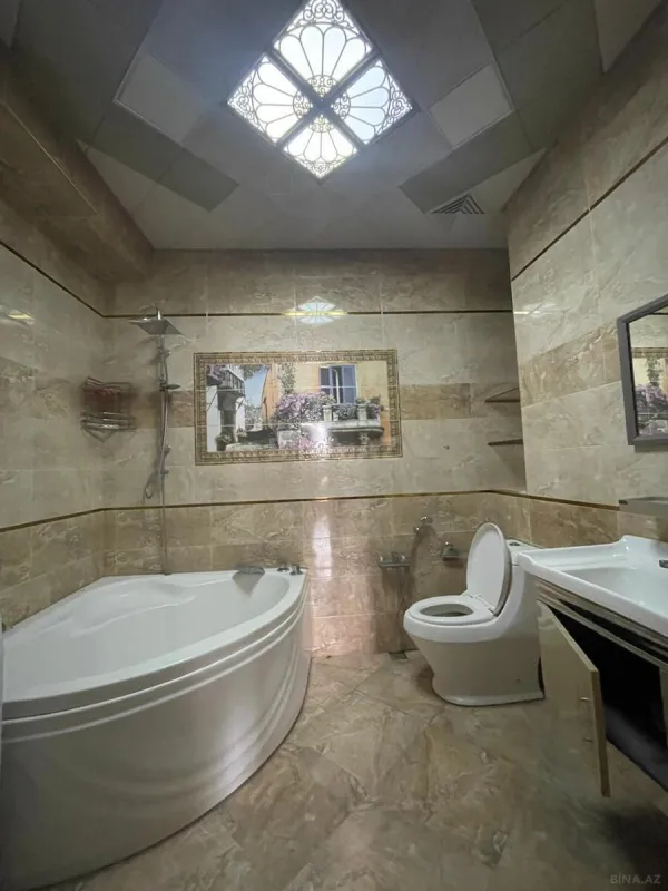 Satılır 4 otaqlı mənzil 220 m²