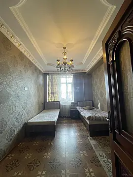 Satılır 4 otaqlı mənzil 220 m²