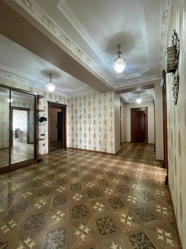 Satılır 4 otaqlı mənzil 220 m²