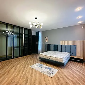 Kirayə verilir 5 otaqlı həyət evi 500 m²