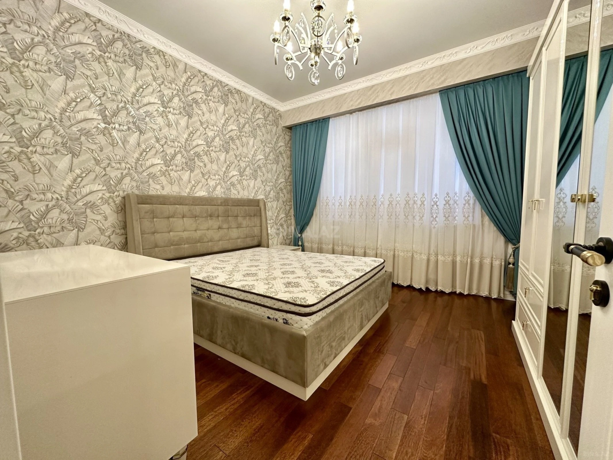 Satılır 3 otaqlı mənzil 120 m²