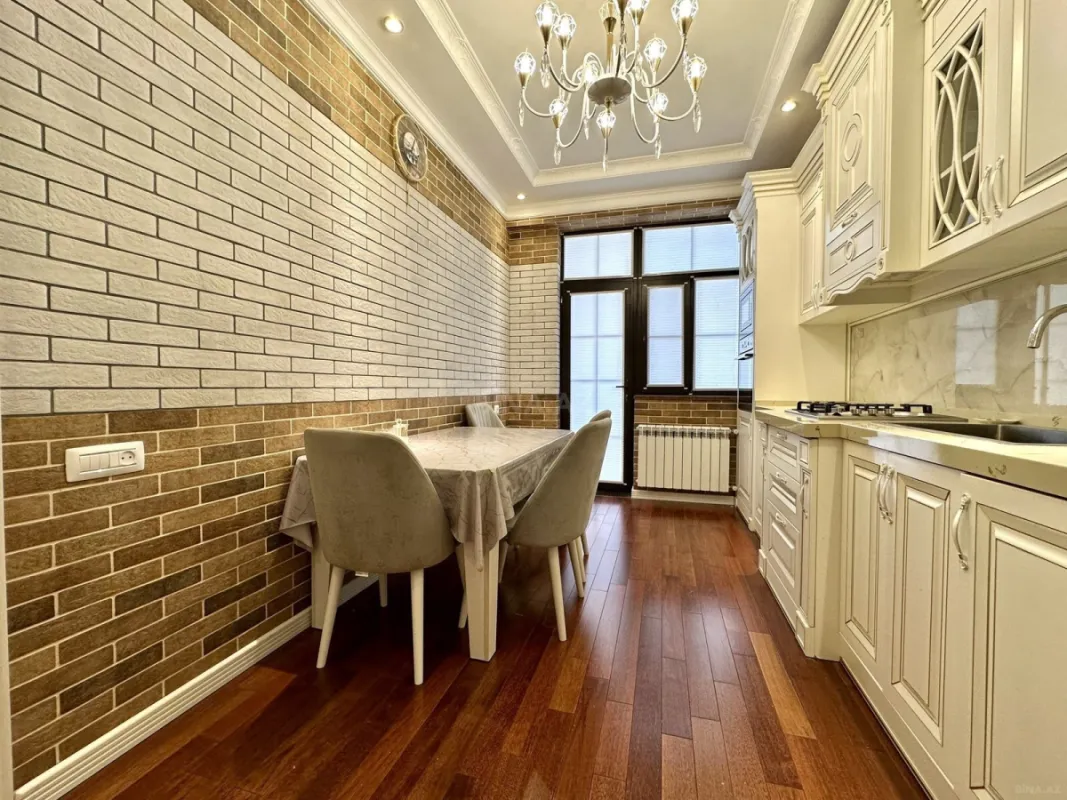 Satılır 3 otaqlı mənzil 120 m²