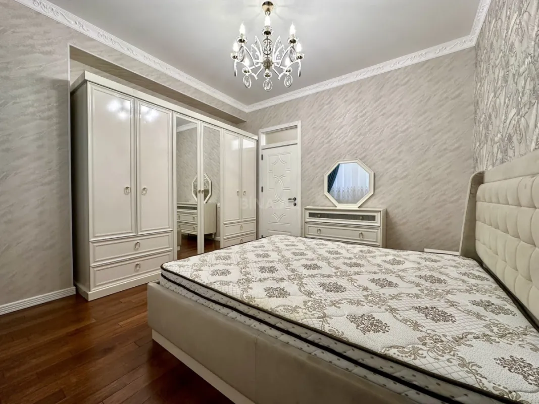 Satılır 3 otaqlı mənzil 120 m²