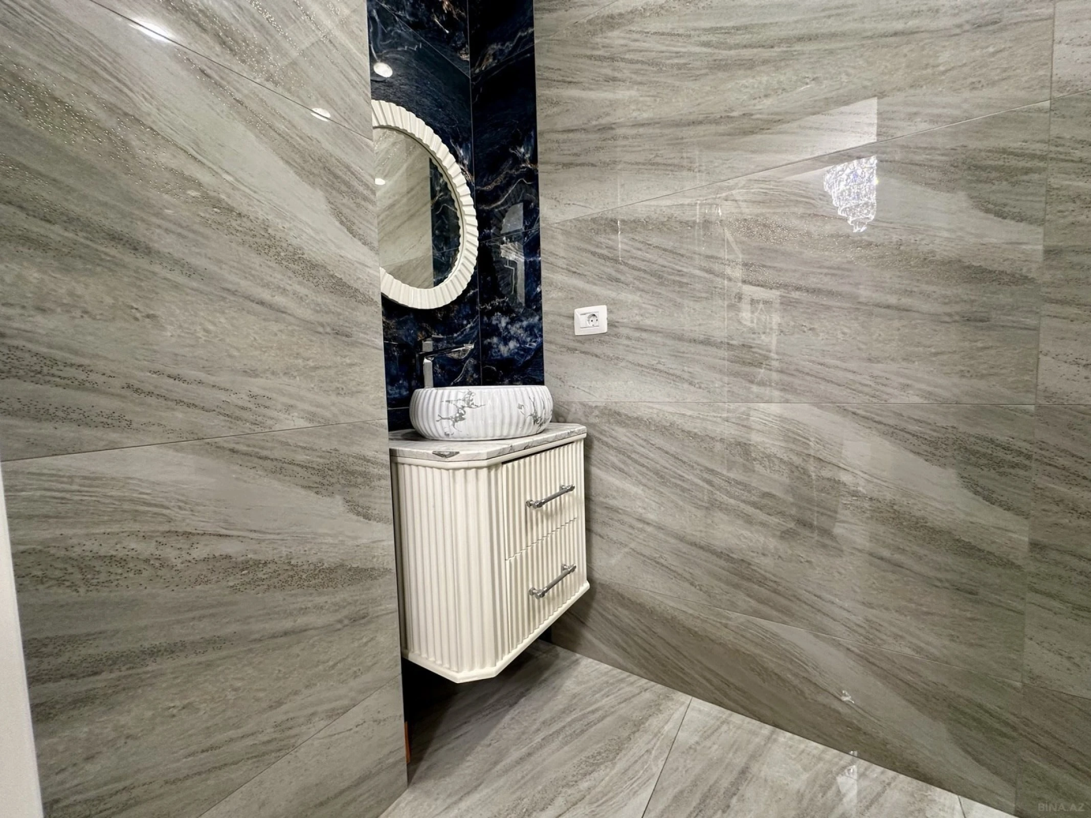 Satılır 3 otaqlı mənzil 120 m²