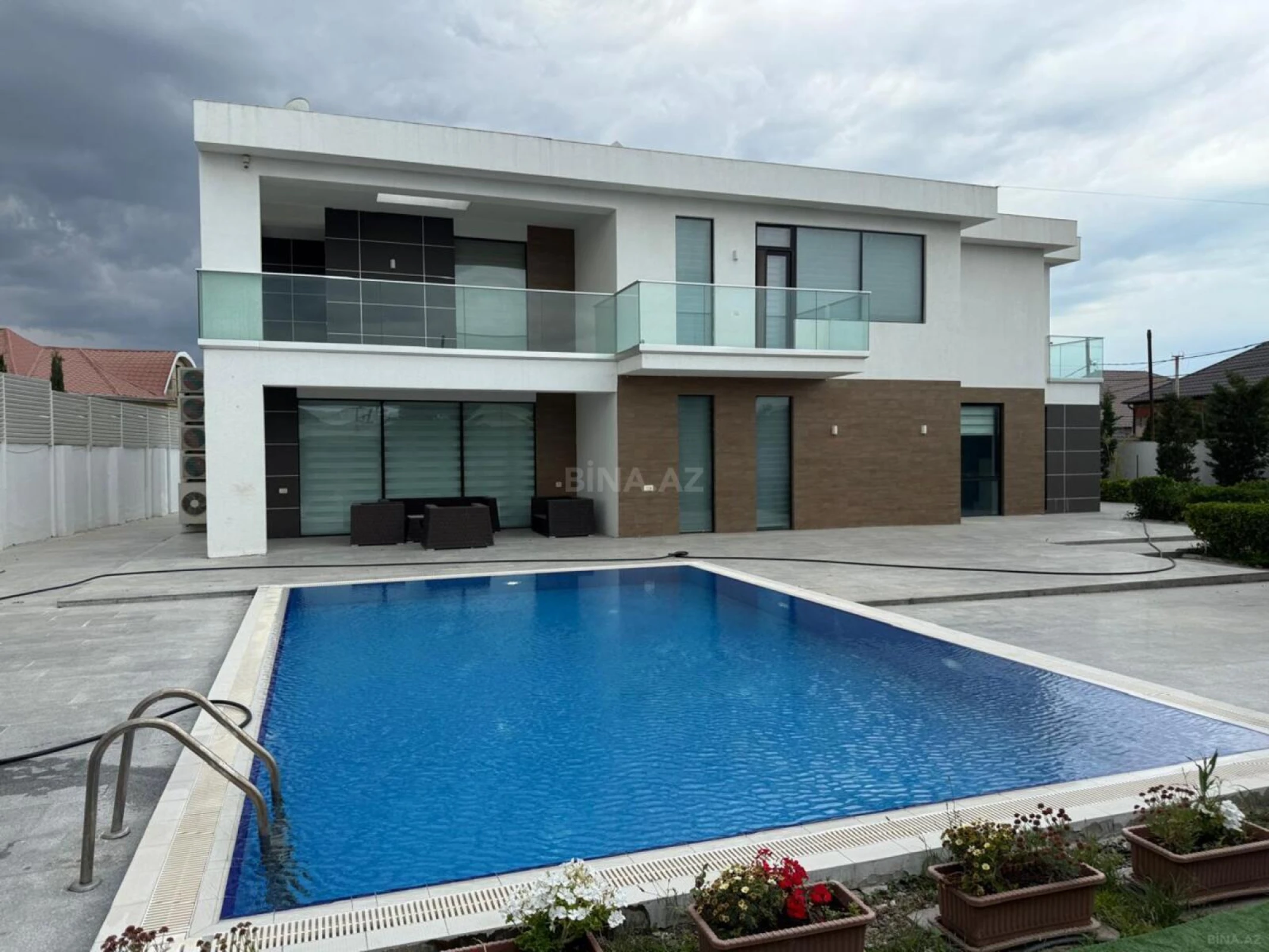 Kirayə verilir 6 otaqlı həyət evi 500 m²