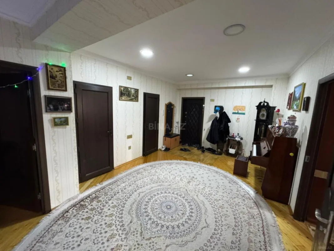 Satılır 3 otaqlı mənzil 144 m²