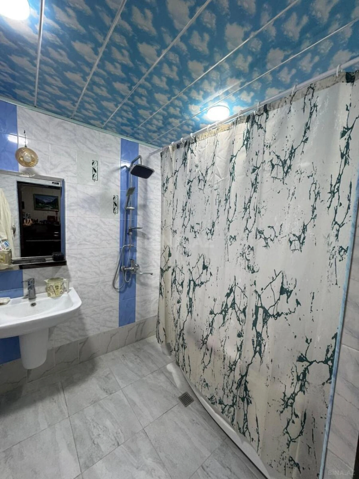 Satılır 3 otaqlı mənzil 144 m²