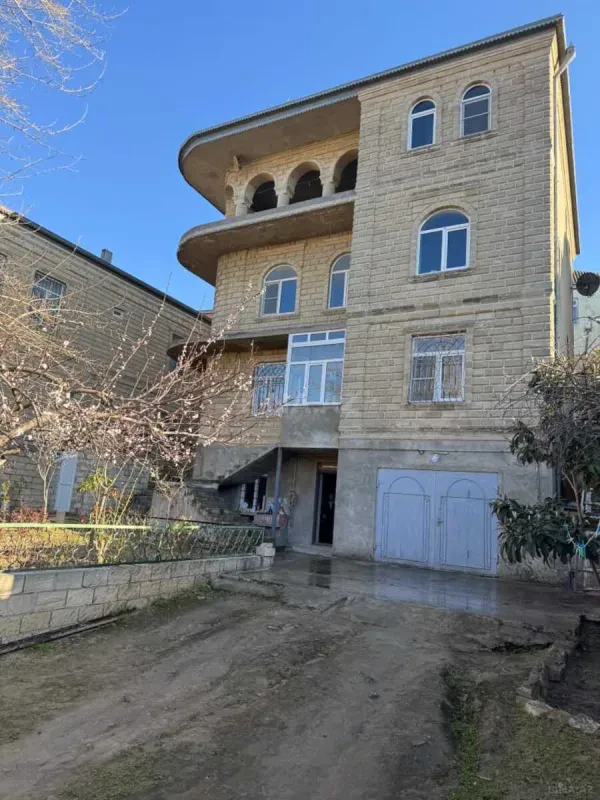 Satılır 9 otaqlı həyət evi 470 m²