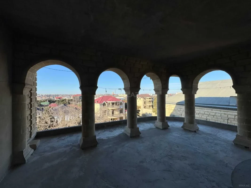 Satılır 9 otaqlı həyət evi 470 m²