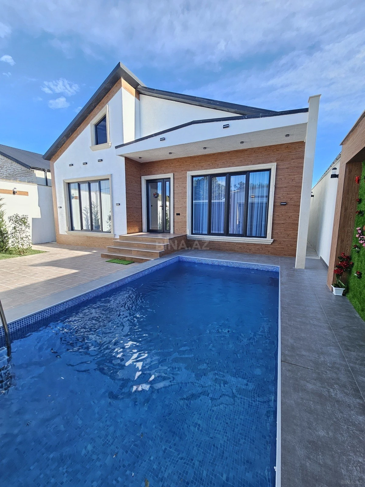 Satılır 4 otaqlı həyət evi 160 m²