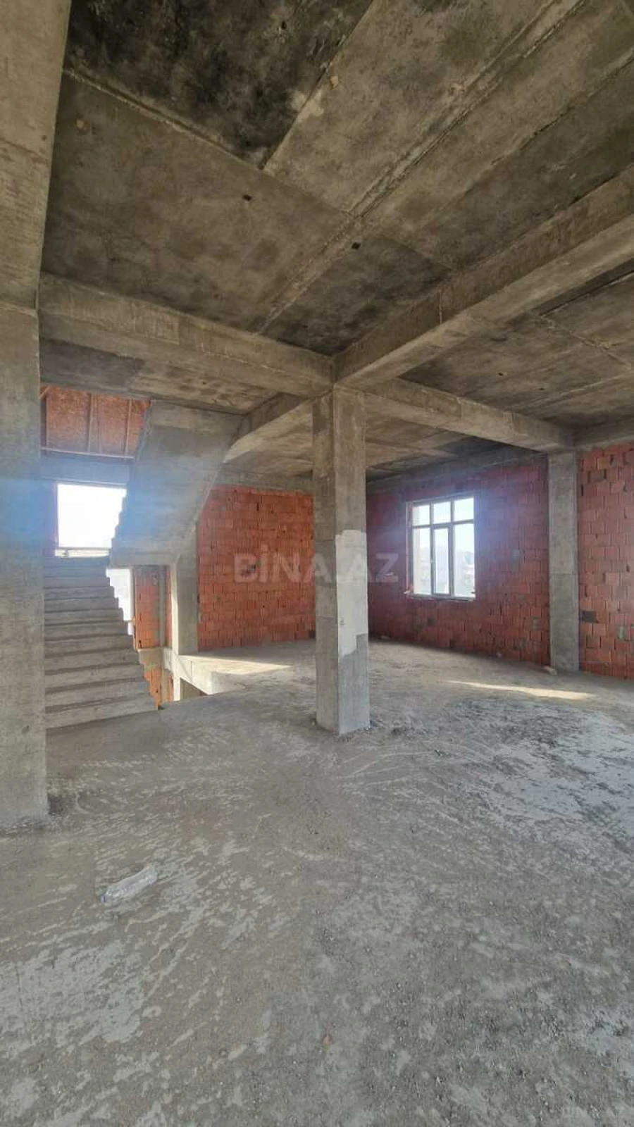 Satılır 7 otaqlı həyət evi 360 m²