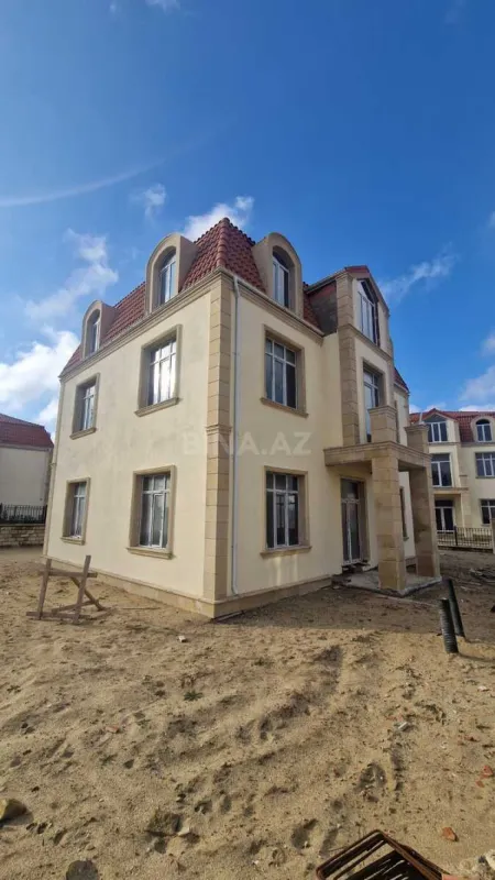 Satılır 7 otaqlı həyət evi 360 m²