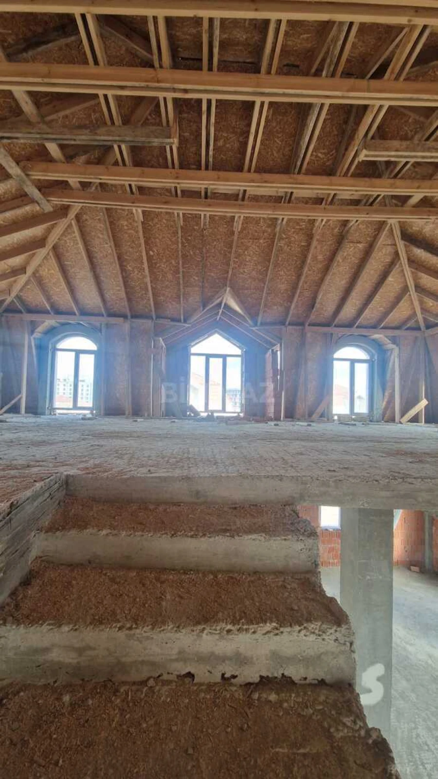 Satılır 7 otaqlı həyət evi 360 m²