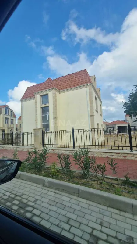 Satılır 7 otaqlı həyət evi 360 m²