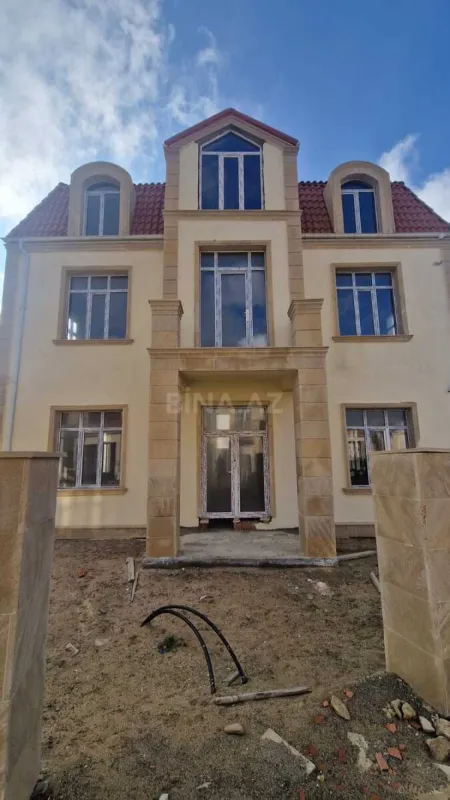 Satılır 7 otaqlı həyət evi 360 m²