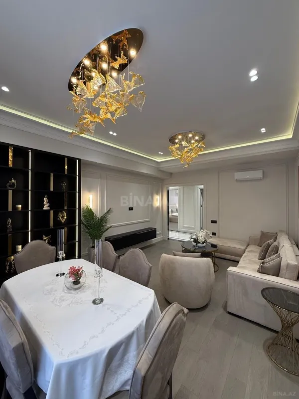 Satılır 4 otaqlı mənzil 140 m²