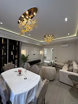 Satılır 4 otaqlı mənzil 140 m²