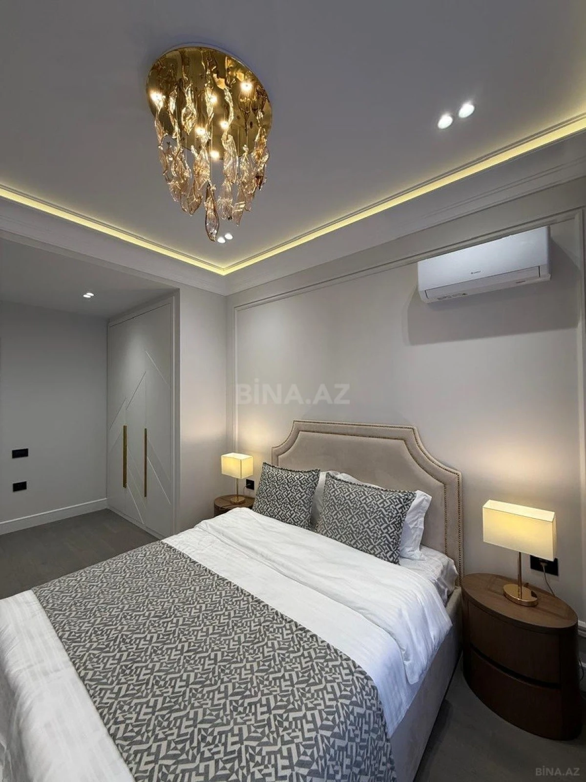 Satılır 4 otaqlı mənzil 140 m²