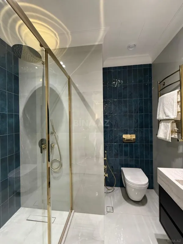 Satılır 4 otaqlı mənzil 140 m²