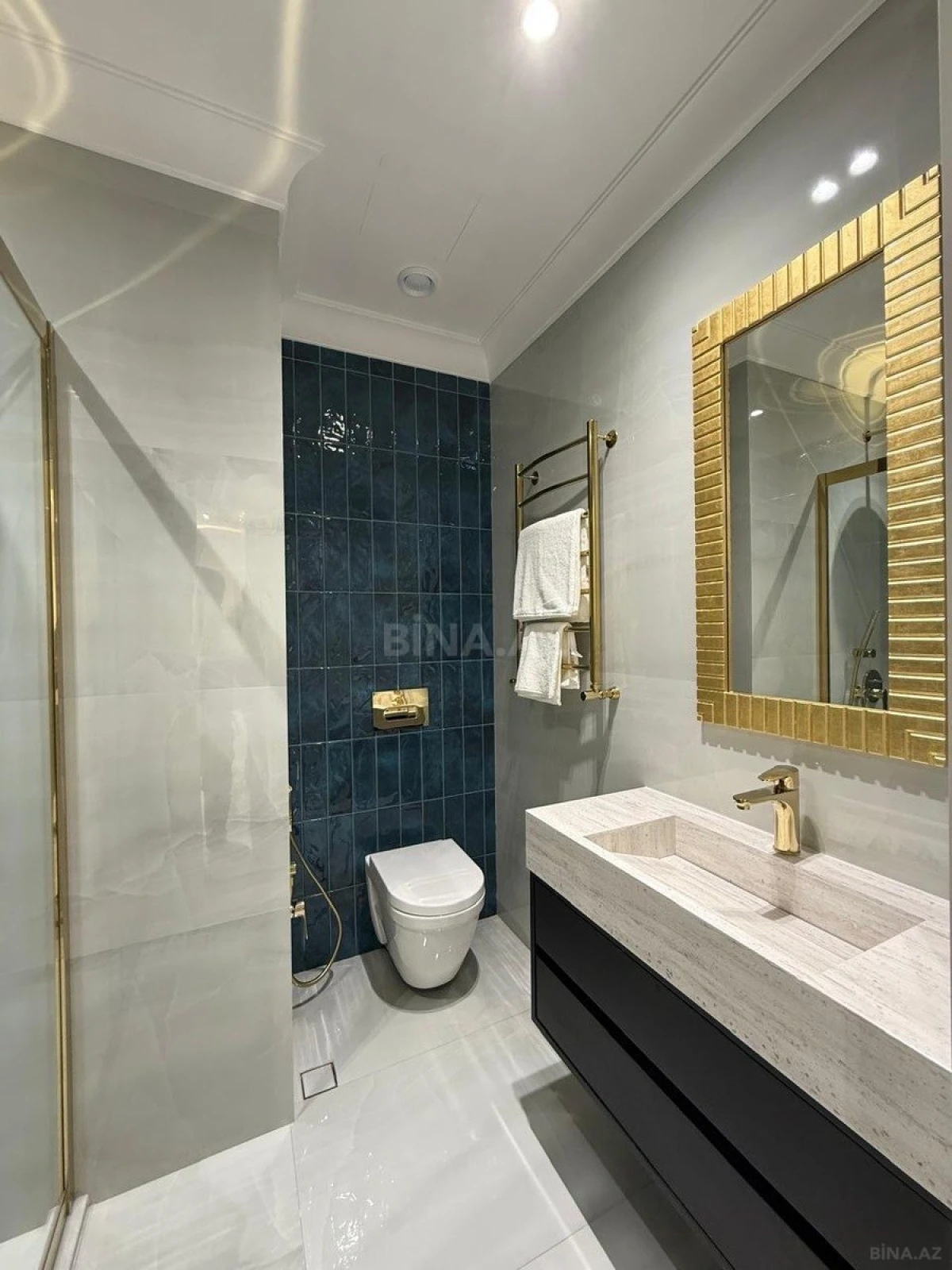 Satılır 4 otaqlı mənzil 140 m²