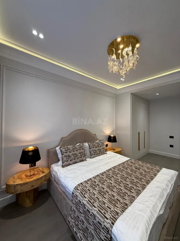Satılır 4 otaqlı mənzil 140 m²