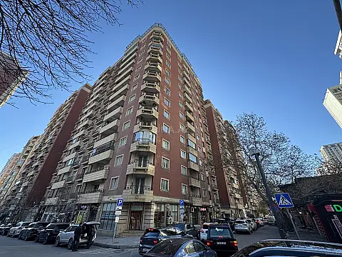 Satılır 4 otaqlı mənzil 200 m² — Bakı, İnşaatçılar 4 otaq 200.00 m²