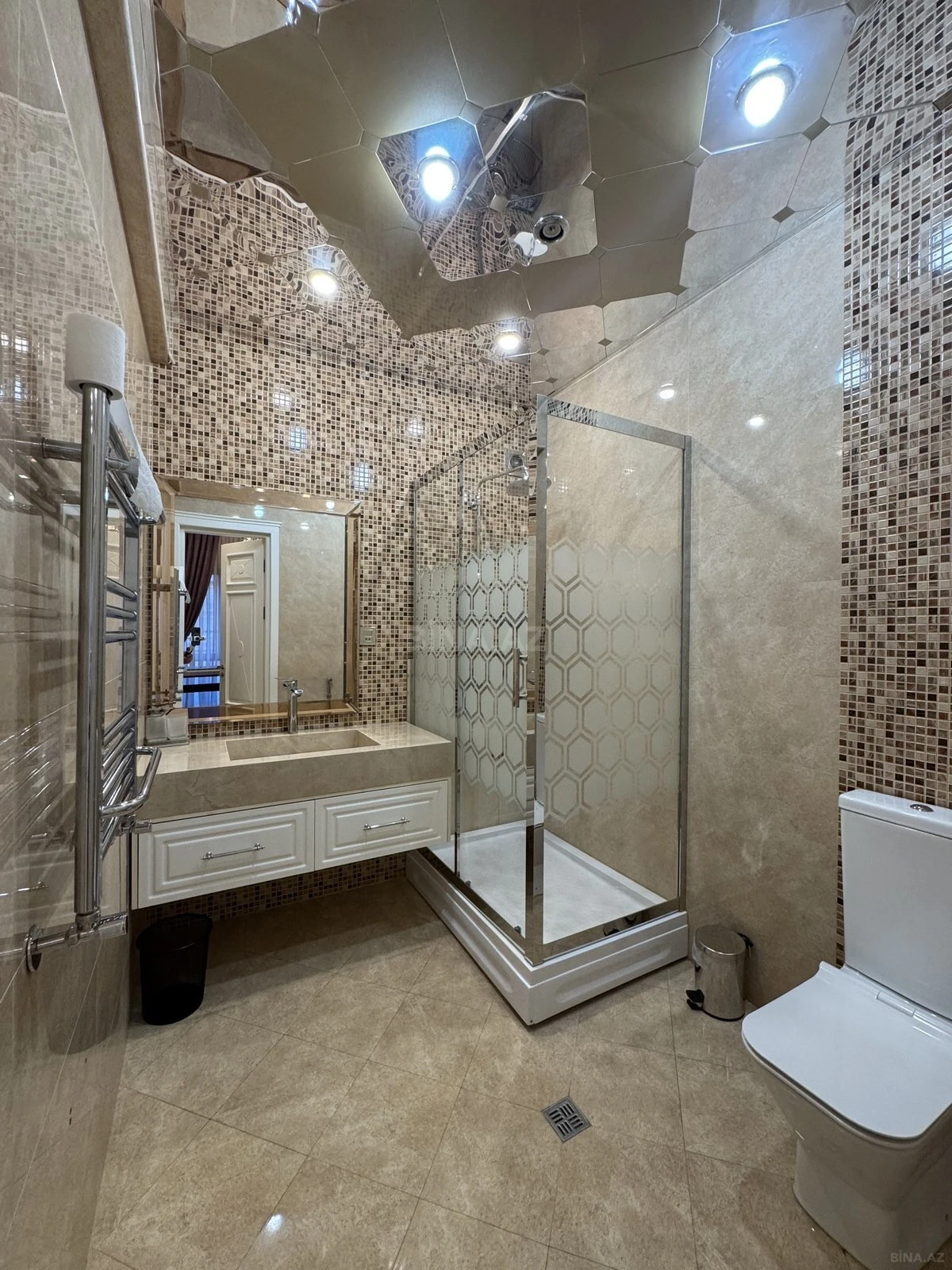 Satılır 4 otaqlı mənzil 200 m²