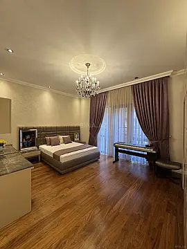 Satılır 4 otaqlı mənzil 200 m²