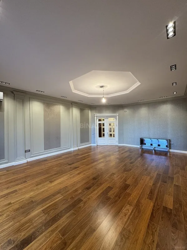 Satılır 4 otaqlı mənzil 200 m²