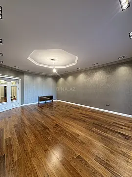 Satılır 4 otaqlı mənzil 200 m²